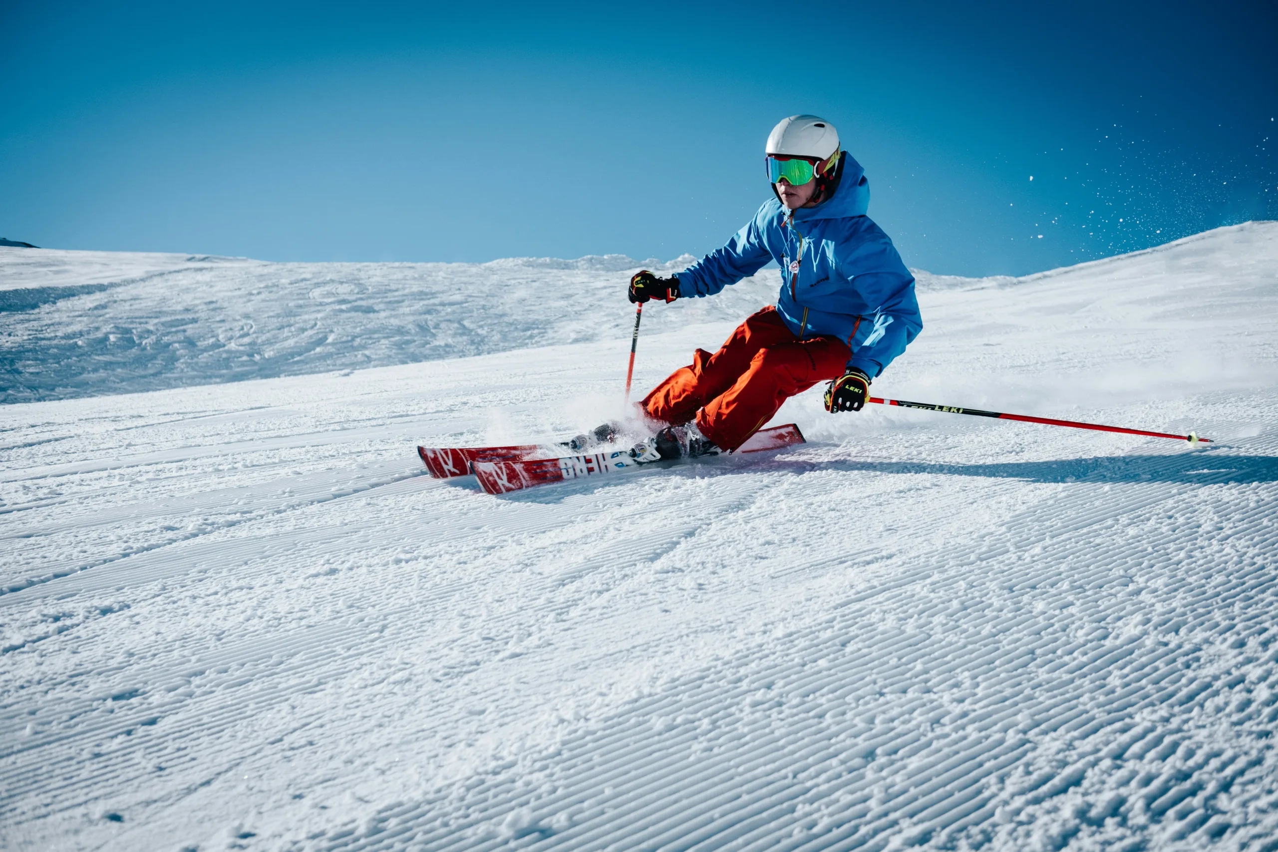 Carving Skifahrer